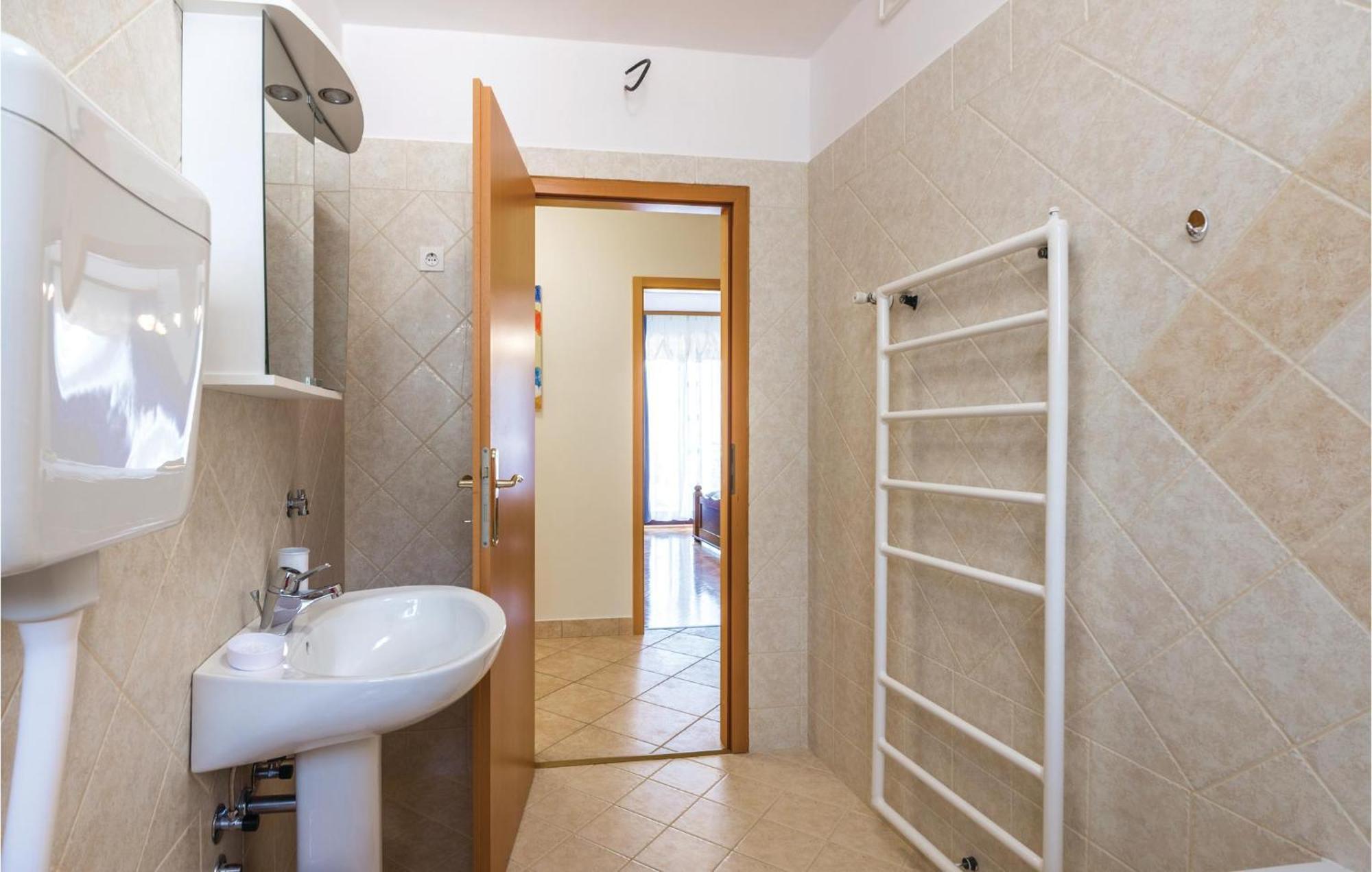Amazing Apartment In Veprinac With Kitchen Екстериор снимка