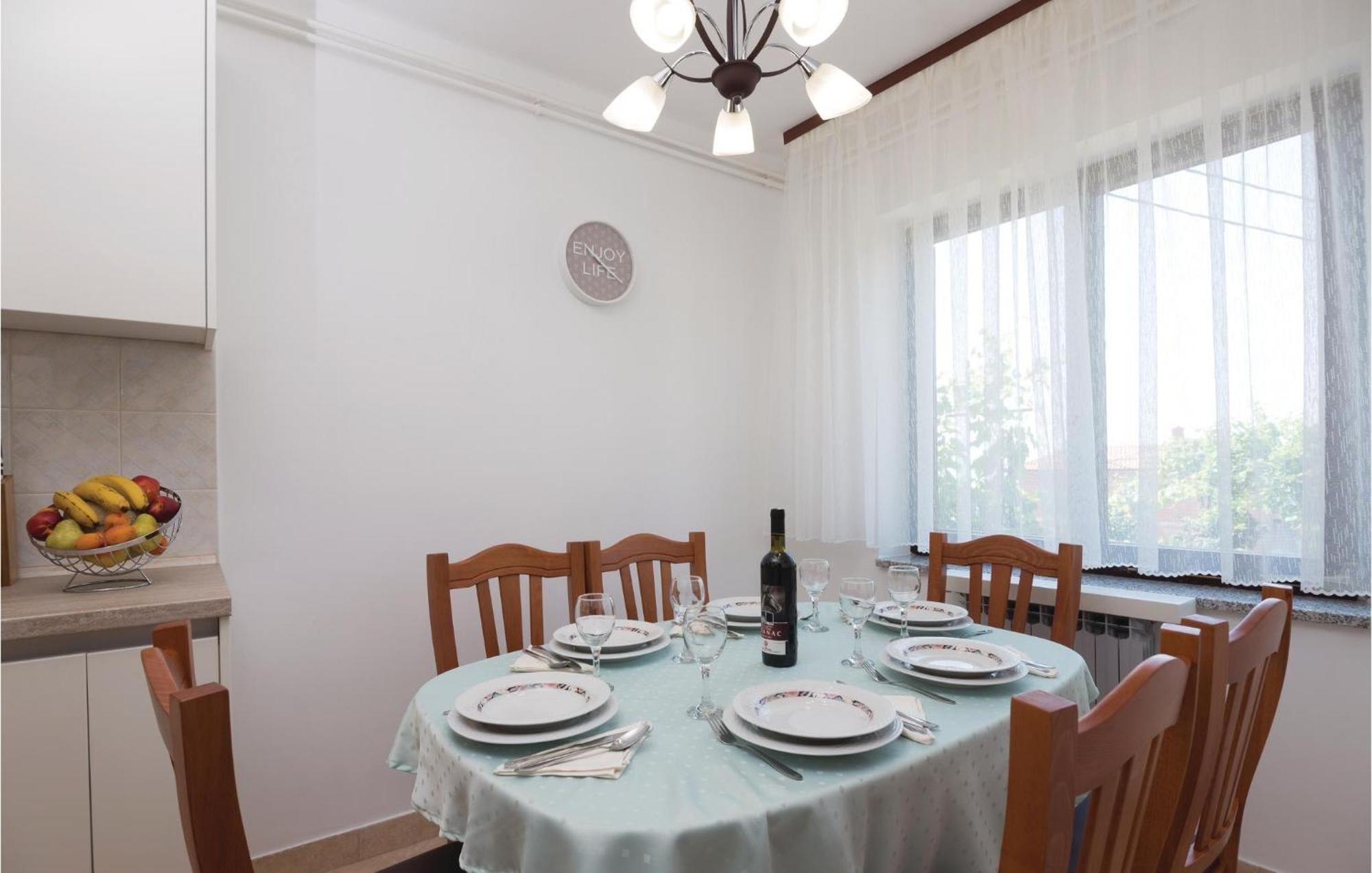 Amazing Apartment In Veprinac With Kitchen Екстериор снимка